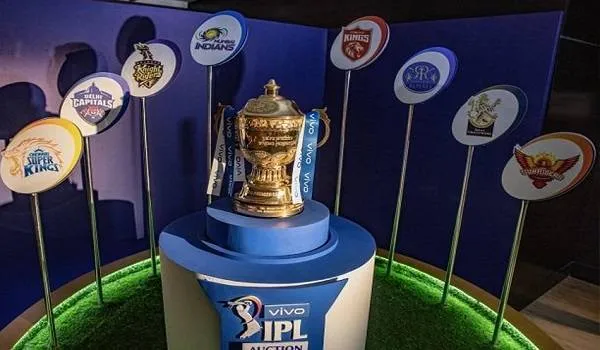 IPL 2021: दुबई पहुंचे BCCI के पदाधिकारी, 17 सितंबर से शुरू हो सकते हैं बाकी मैच