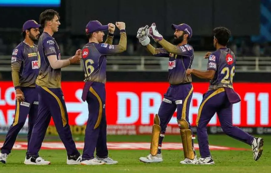 आईपीएल पर कोरोना का साया, दो खिलाड़ी पॉजिटिव, KKR-RCB का मैच स्थगित, CSK में गलत पॉजिटिव केस