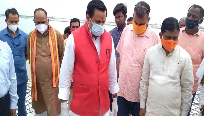 बाराबंकी: बाढ़ बचाव कार्यों में गड़बड़ी मिलने पर जल शक्ति मंत्री ने दिया जेई और एई के खिलाफ कार्रवाई का निर्देश