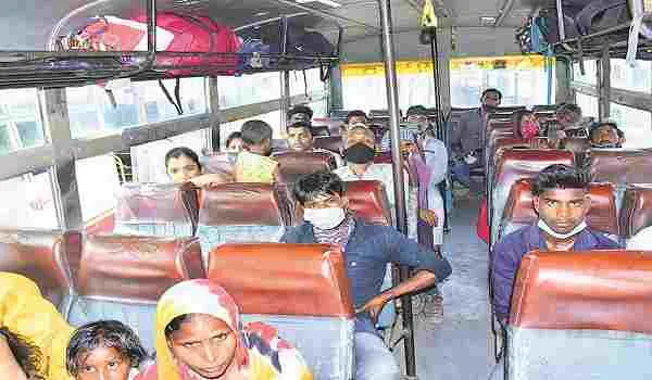 मुरादाबाद : रोडवेज की बसों में कट रहा ‘कोरोना का टिकट’
