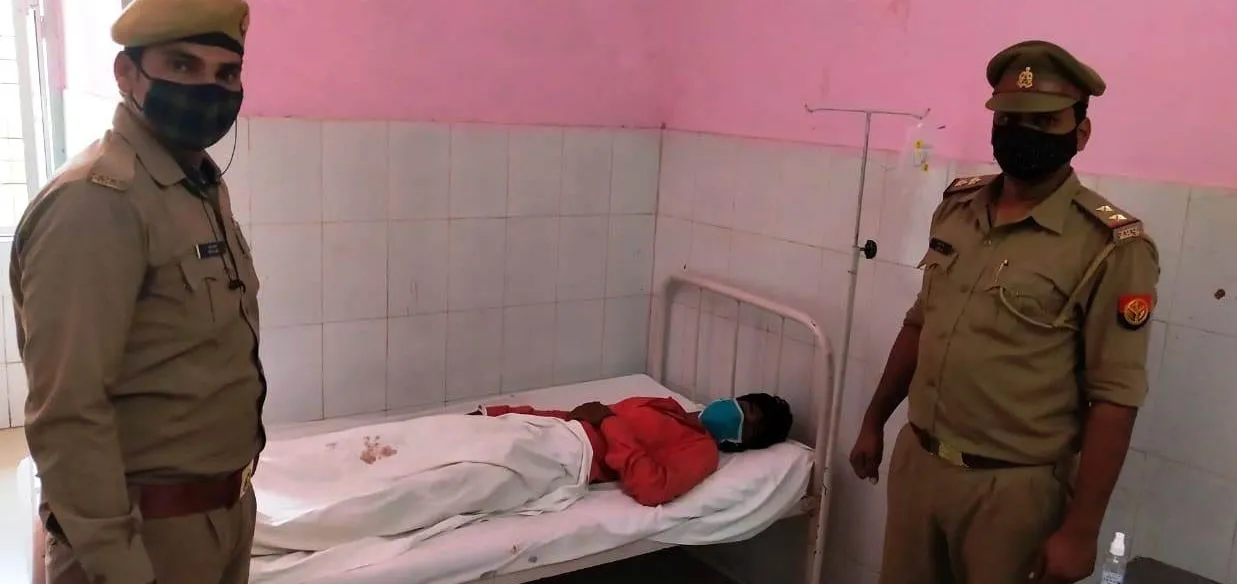 लखीमपुर खीरी: गोलियों की बौछार के बीच पुलिस ने ‘मिर्ची’ को दबोचा, पैर में गोली लगने से हुआ घायल
