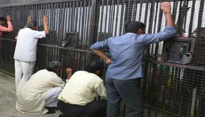 यूपी: जेल में बंद कैदियों को बाहर के सामान देने पर लगी रोक