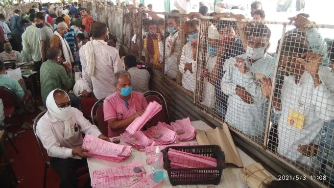 रामपुर: त्रिस्तरीय पंचायत चुनाव की मतगणना जारी