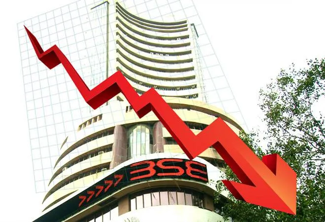 कमजोर वैश्विक रुख के साथ सेंसेक्स 341 अंक लुढ़का, निफ्टी 14,900 के नीचे बंद