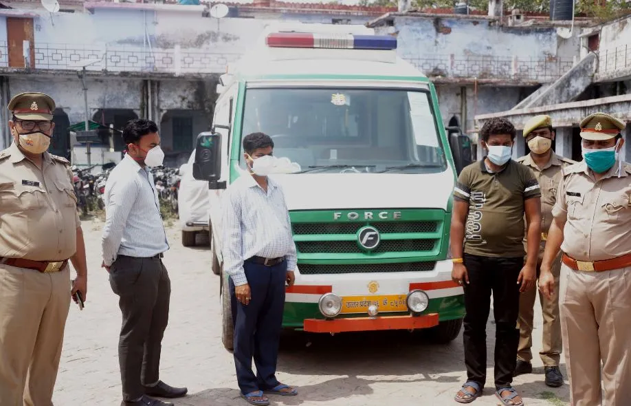 बरेली: 40 किलोमीटर के वसूले 15 हजार, एंबुलेंस मालिक समेत तीन गिरफ्तार