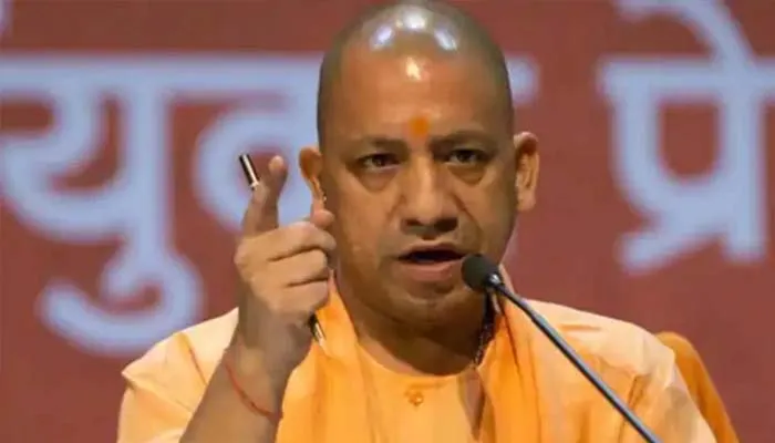 लखनऊ: पेंशन में हीलाहवाली पर सीएम ने की कार्रवाई, बलिया के वरिष्ठ सहायक सस्पेंड