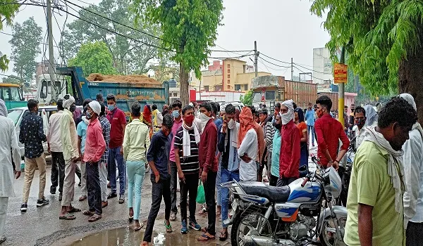 अमरोहा : टैंकर की टक्कर से बाइक सवार युवक की मौत, चालक फरार