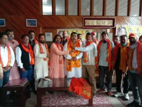 नैनीताल: महाराष्ट्र के बाद अब पहाड़ पर सियासी जमीन की तलाश में शिवसेना