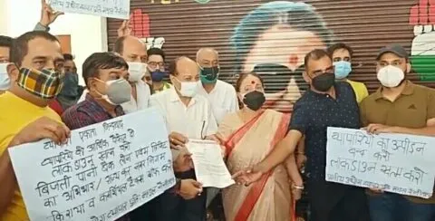 हल्द्वानी: बाजार खोलने की मांग को लेकर आंदोलन के मूड में व्यापारी, नेता प्रतिपक्ष के आवास पर किया प्रदर्शन