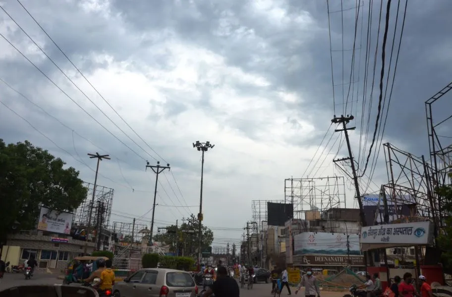 बरेली: बादल और बूंदाबांदी ने दी राहत, 9 डिग्री गिरा तापमान