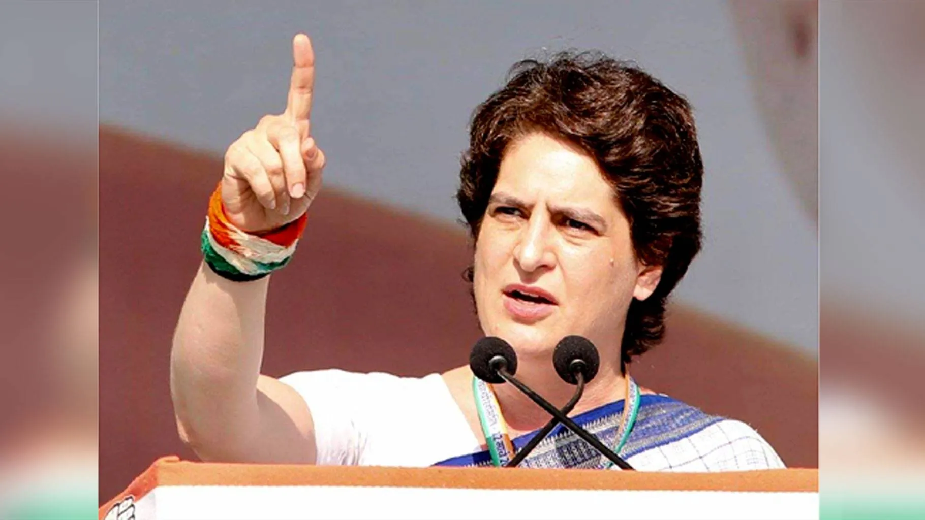 प्रियंका-राहुल ने केंंद्र को घेरा, कहा- महामारी में पेट्रोल-डीजल पर टैक्स वसूलने में जुटी रही सरकार