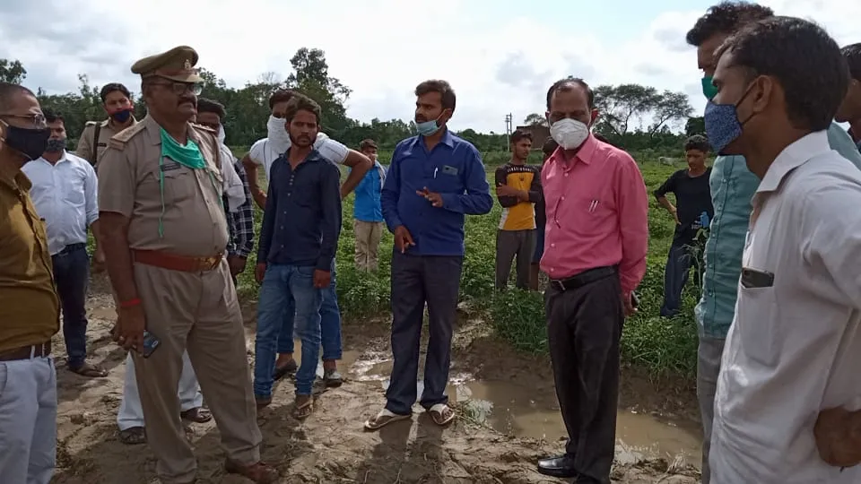 बाराबंकी: जमीन की पैमाइश करने पहुंची राजस्व टीम को महिलाओं ने पीटा, 50 पर एफआईआर