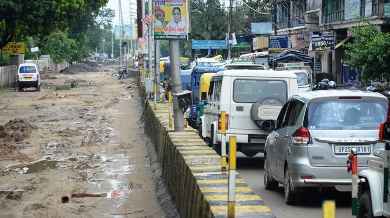 बरेली: बरसात से पहले नहीं, सीवर का काम न पूरा होने से बढ़ी दिक्कत