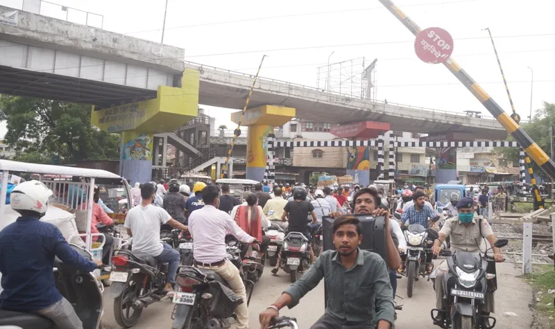 बरेली: कुदेशिया फाटक बंद करने से बढ़ेगी दिक्कत, पुल पर होंगी दुर्घटनाएं