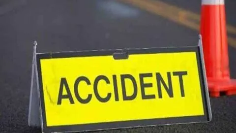 बरेली: प्रवासी मजदूरों से भरी रही बस ने कार में मारी टक्कर, अफरा-तफरी