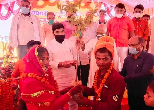 अयोध्या: सामूहिक विवाह में 151 जोडों थामा एक-दूजे का हाथ, साथ रहने का लिया संकल्प
