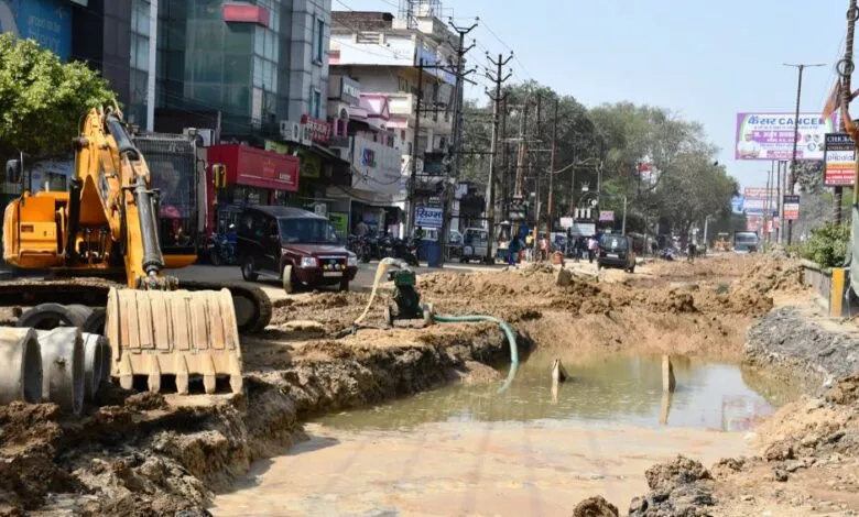 बरेली: चहेते ठेकेदारों को बचाने की कोशिश, मुख्य अभियंता के साथ मेयर के साथ गुफ्तगू