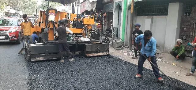 बरेली: चार साल बाद मैकेनियर रोड का चौड़ीकरण हुआ शुरू
