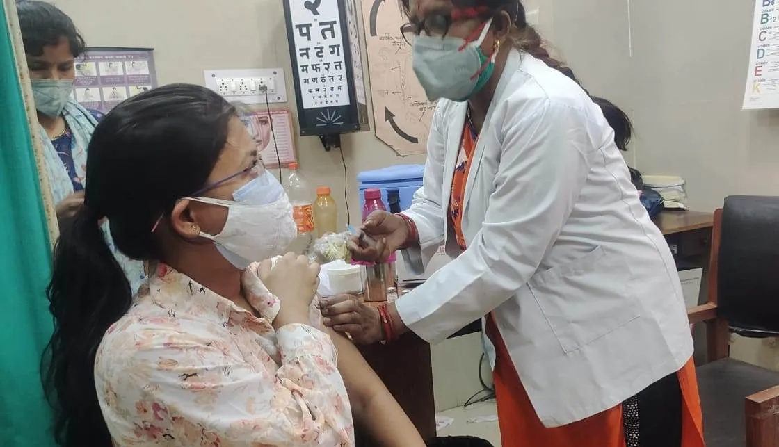 बरेली: जिले में 82 फीसद युवा व 55 फीसदी बुजुर्गों ने कराया वैक्सीनेशन