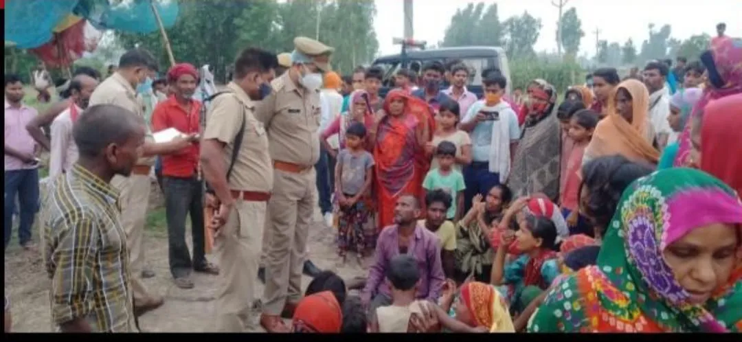 बाराबंकी: तेज रफ्तार ट्रैक्टर ने साइकिल सवार मां-बेटे को रौंदा, महिला की मौत