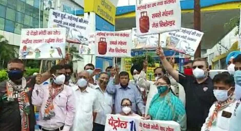 हल्द्वानी: बढ़ती मंहगाई पर कांग्रेस ने किया सरकार के खिलाफ हल्ला बोल