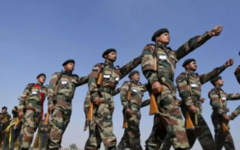 जम्मू-कश्मीर: जरूरतमंदों की मदद को सेना की अनोखी पहल, बनाई ‘दया की दीवार’, जानिए क्या है खास…