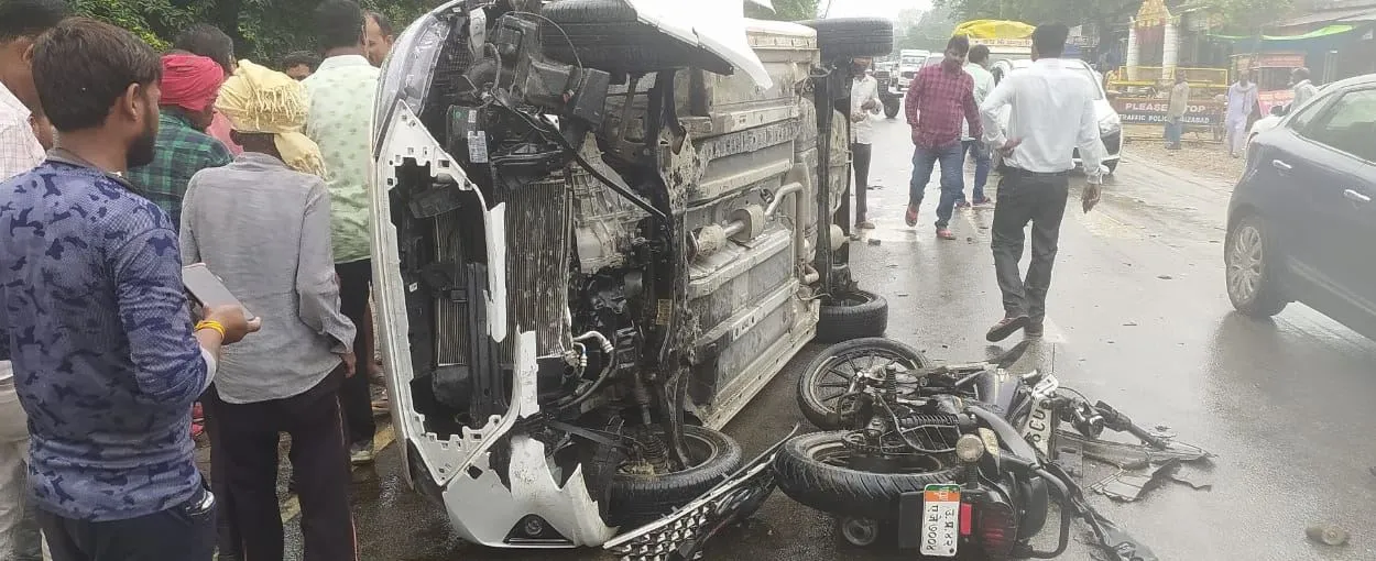 अयोध्या: सामने से आ रही तेज रफ्तार कार ने बाइक में मारी टक्कर, बाइक सवार की मौत