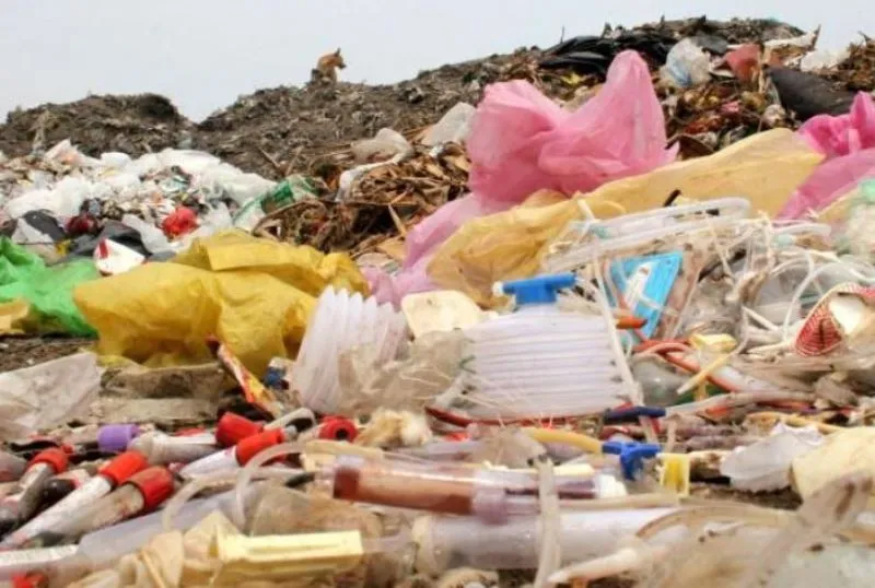 बरेली: बायोवेस्ट फेंकने पर 10 अस्पतालों पर 50-50 हजार का जुर्माना