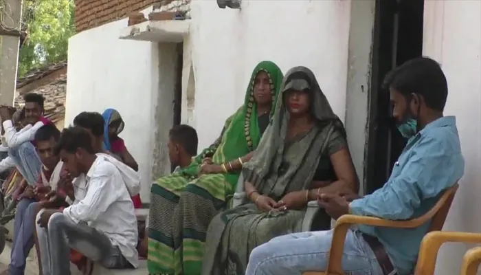 महोबा: दलित महिला प्रधान के साथ दबंगों ने की बदसलूकी, दस लोगों पर केस दर्ज