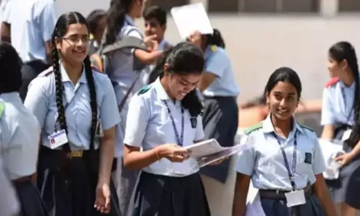 अभिभावकों-छात्रों की चिंता: सुप्रीम कोर्ट ने CBSC, ICSE को 12वीं कक्षा के मूल्यांकन फॉर्मूले पर जवाब देने के दिए निर्देश