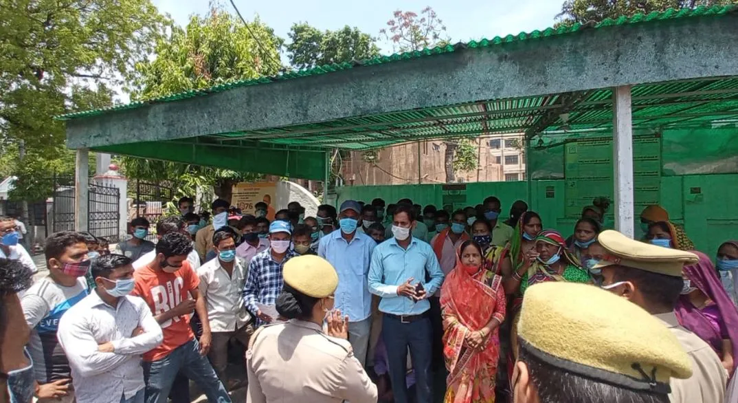 बरेली: प्रधान पति की हत्या के मामले ने फिर पकड़ा तूल, परिजन समेत ग्रामीण एसएसपी कार्यालय पहुंचे