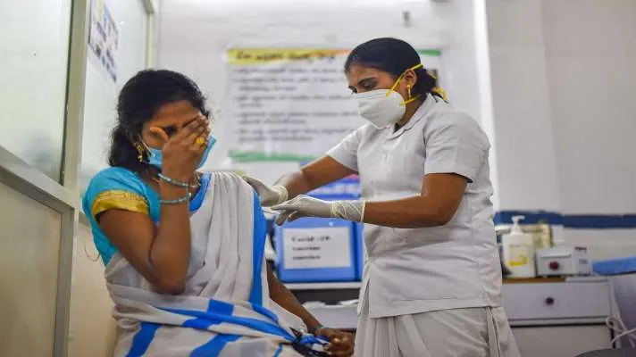 हल्द्वानी: महिला को एक दिन में दो बार लगा टीका