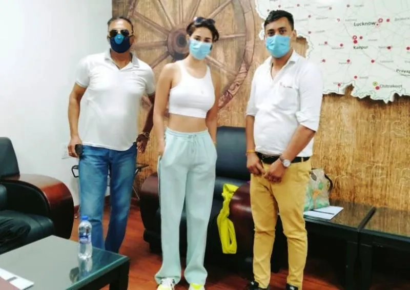 बरेली: परिवार का हाल जानने शहर आईं अभिनेत्री दिशा पाटनी