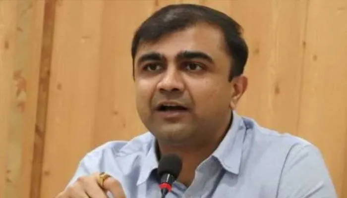 लखनऊ: डीएम और सिटी मजिस्ट्रेट के बीच विवाद, हाथापाई तक पहुंची नौबत, जानिए क्या है ये पूरा मामला