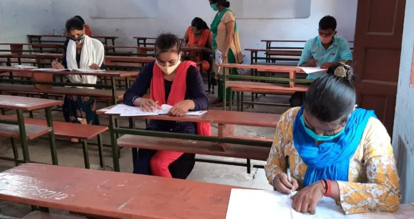 एक विषय का एक प्रश्नपत्र, फिर भी परीक्षा में लगेगा एक महीना