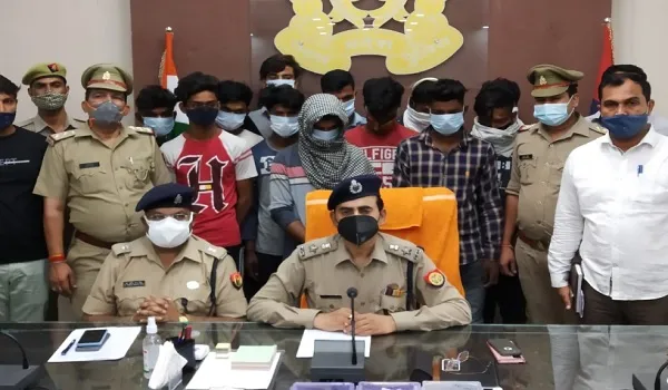 बिजनौर : पुलिस मुठभेड़ में अंतर राज्य वाहन गैंग के 12 लुटेरे गिरफ्तार, 24 बाइक भी जब्त