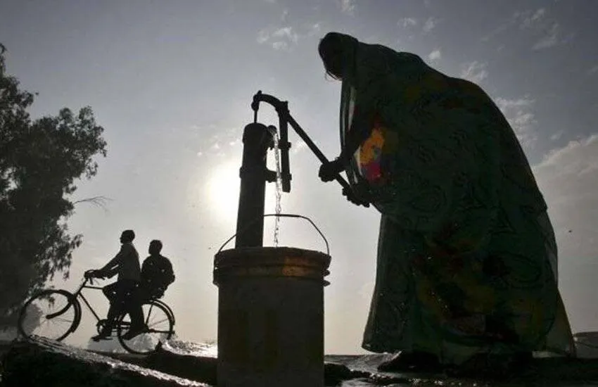 बरेली: हैंडपंप तो भरपूर लेकिन बच रहे जिम्मेदार, योगी के आदेश की अफसरों को परवाह नहीं