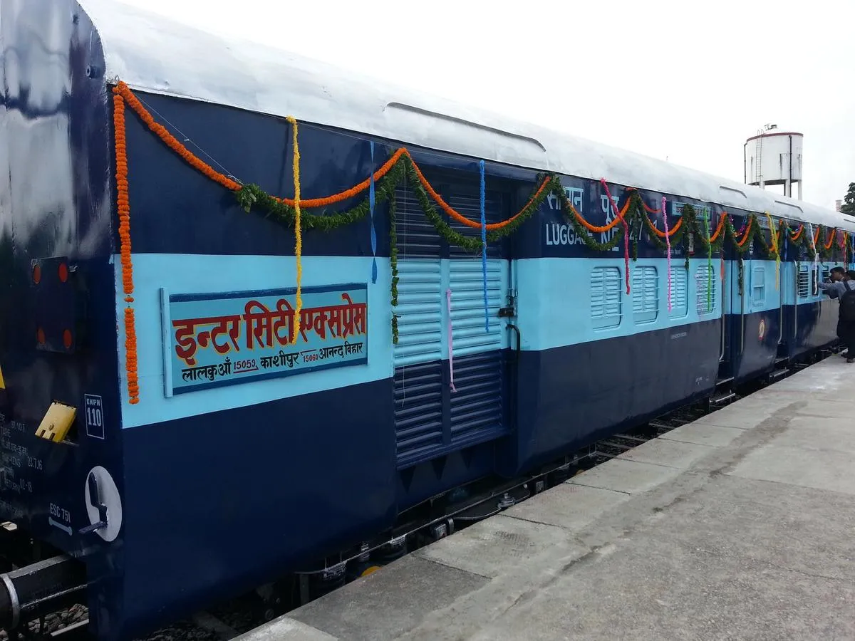 बरेली: डेढ़ साल बाद पटरी पर लौटी बरेली-नई दिल्ली इंटरसिटी