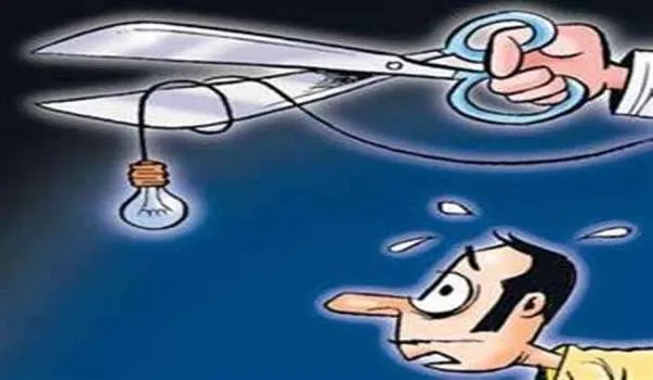 मुरादाबाद: पटरी से उतरी बिजली व्यवस्था, लोगों का गर्मी से बुरा हाल