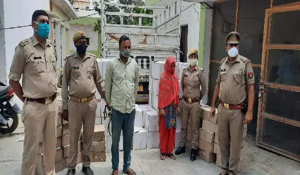 अमरोहा: 11 लाख रुपये की अरुणाचल मार्का शराब बरामद, पति-पत्नी गिरफ्तार, दो आरोपी फरार
