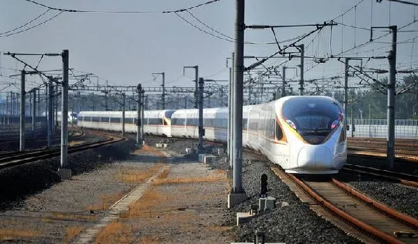 चीन ने भारत सीमा के पास तिब्बत में पहली बुलेट ट्रेन सेवा शुरू की