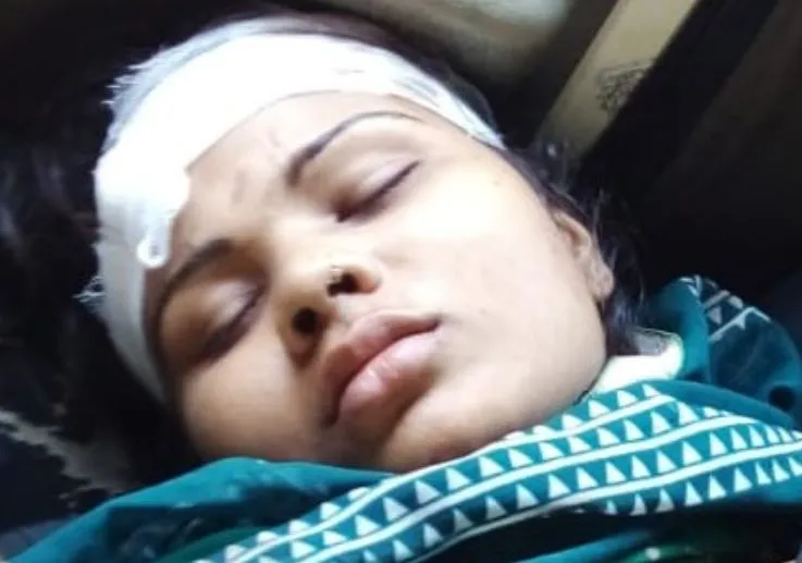 बदायूं: पूर्व प्रधान ने वर्तमान प्रधान के घर पर किया हमला, महिला घायल