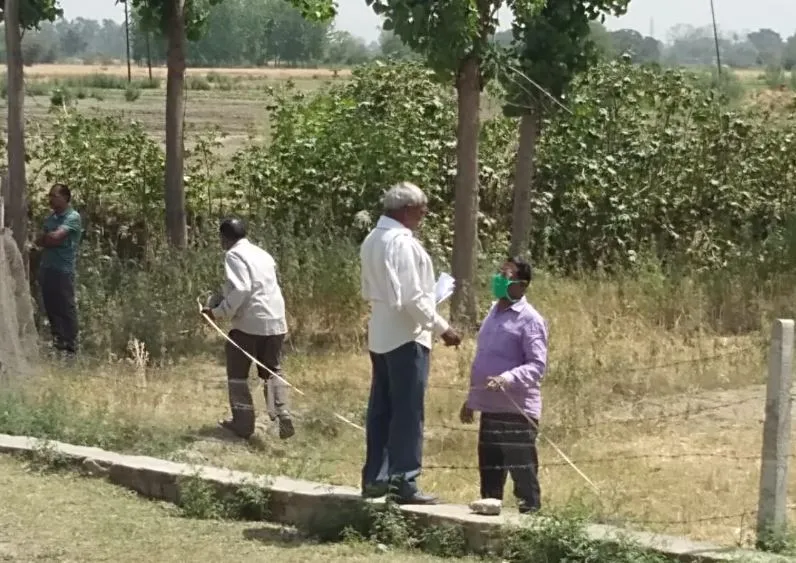शाहजहांपुर: करोड़ों की जमीन की चौथी बार भी नहीं हुई पैमाइश, राजस्व टीम मौके पर पहुंची लेकिन…