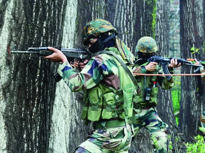 जम्मू कश्मीर: सोपोर में आतंकवादियों के हमले में दो पुलिसकर्मी शहीद, दो नागरिकों की भी मौत