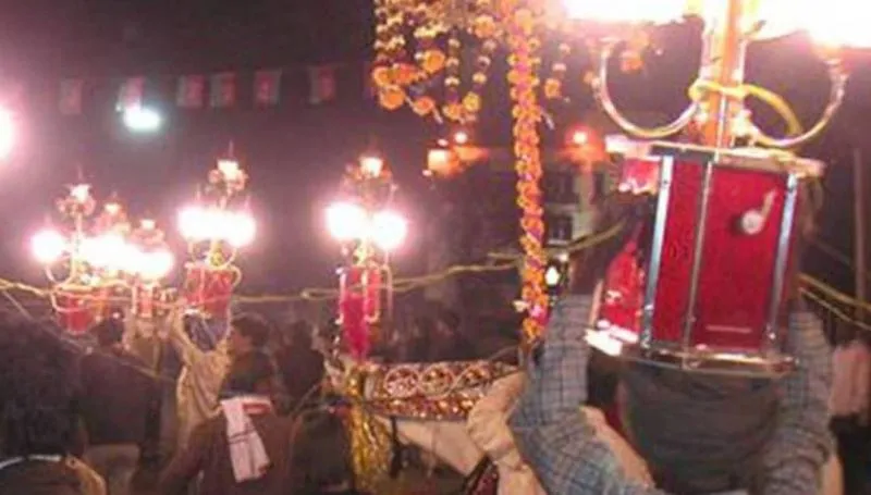हल्के वजन के जेवर देखकर भड़की दुल्हन की मां, लौटा दी बारात