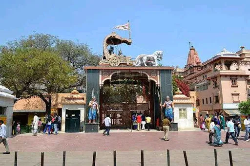 यूपी: लॉकडाउन में छूट के साथ खुले मथुरा-वृन्दावन के मंदिर, दर्शन के लिए पंजीकरण जरूरी