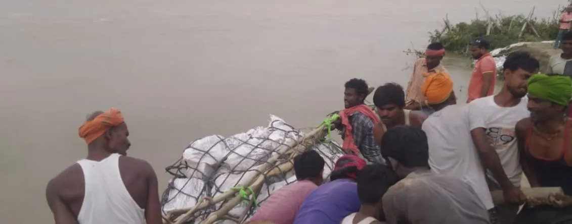 बाराबंकी: सरयू नदी के बढ़ते जलस्तर के साथ बहने लगे सुरक्षात्मक उपाय, ग्रामीण चिंतित