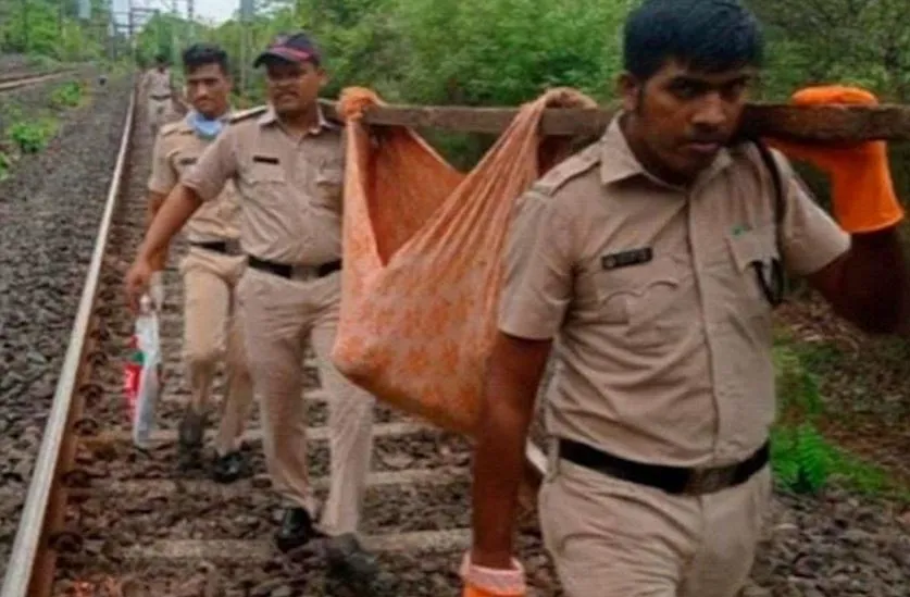 जख्मी हालत में मिली महिला, जुगाड़ से बनाया स्ट्रेचर, 4 किलोमीटर पैदल चल पहुंचाया अस्पताल