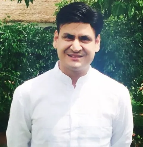 हल्द्वानी: जब बैठक में विधायक संजीव आर्य ने सीएम से कहा- “पांच करोड़ खर्च करने पर भी बनी घटिया सड़क”…