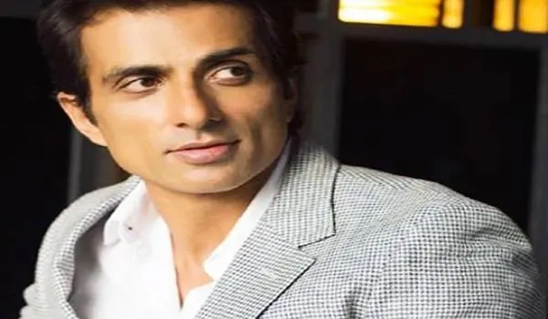 एक बार फिर जरूरतमंदों की मदद के लिए आगे आए सोनू सूद, देश में लगवाएंगे 18 ऑक्सीजन प्लांट